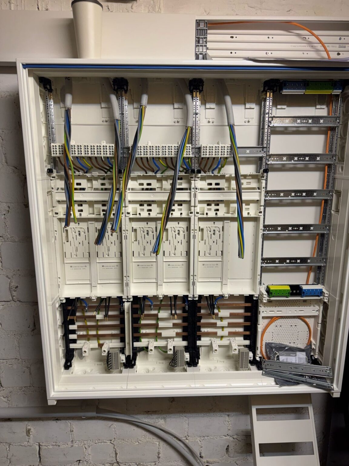 Was bedeutet beim Stromanschluss L und N?