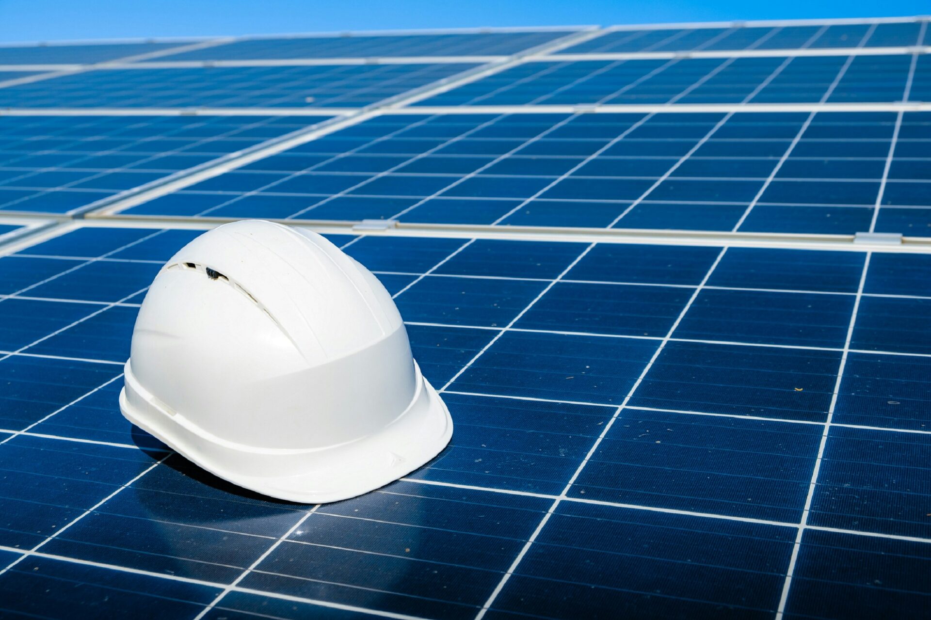 Was macht ein Elektriker bei der Installation von Photovoltaikanlagen?