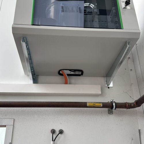 serverbau vom elektriker